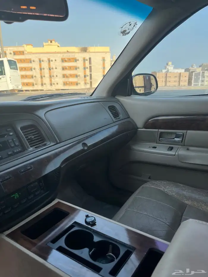 فورد جراند ماركيز موديل 2010 7