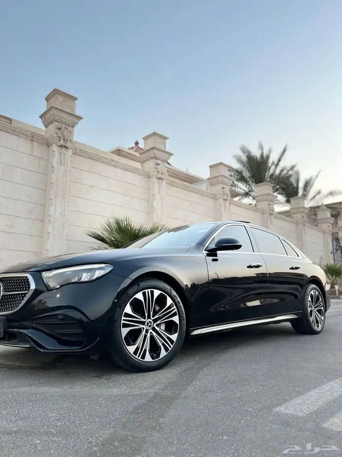 مرسيدس E300L لارج 2024 قمة النظافة مالك اول بحالة الوكالة 1