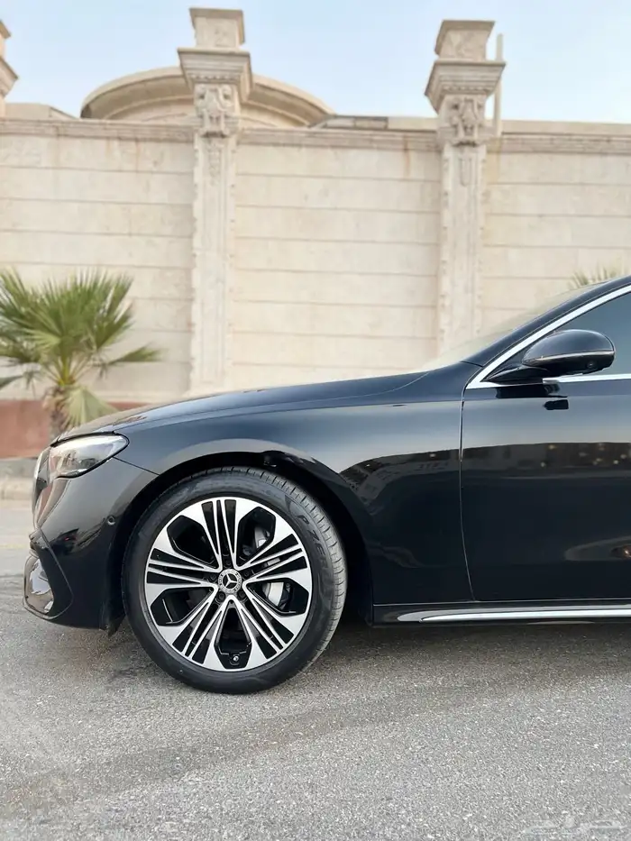 مرسيدس E300L لارج 2024 قمة النظافة مالك اول بحالة الوكالة 3