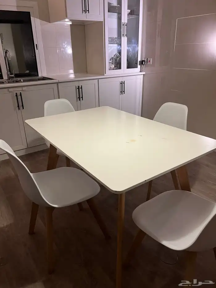 طاولة طعام من هوم سنتر 1