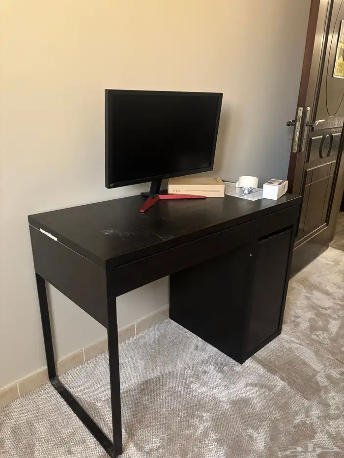 مكتب نظيف من ايكيا تصلح لكل شي 1