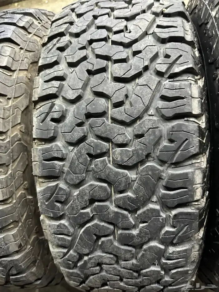 جنوط كي ام سي 6 مسمار فرد f150 مع كفرات نص حجري مقاس17 8