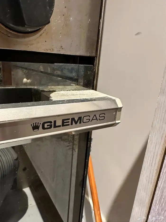 فريزر هايسنس وفرن جليم غاز كلها شبه جديدة للبيع 4