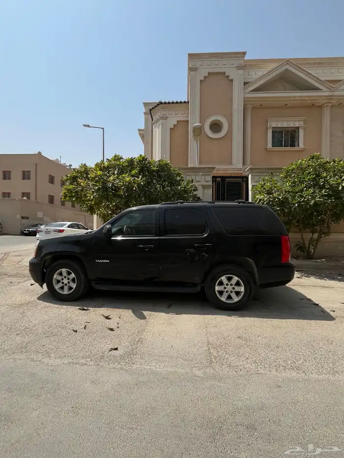 يوكن اسود 2010 1