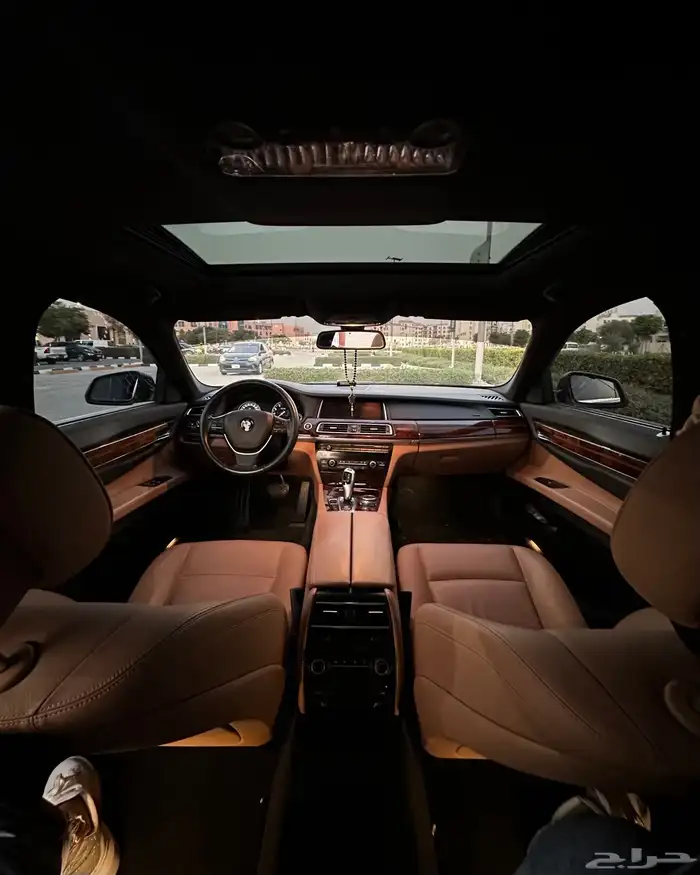 BMW 730 LI Gcc. 2015. 2 key. 125000 km. full option 9