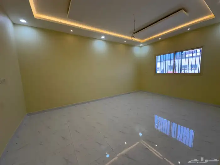 للبيع دورين درج بحي الوادي المربع الثاني 7