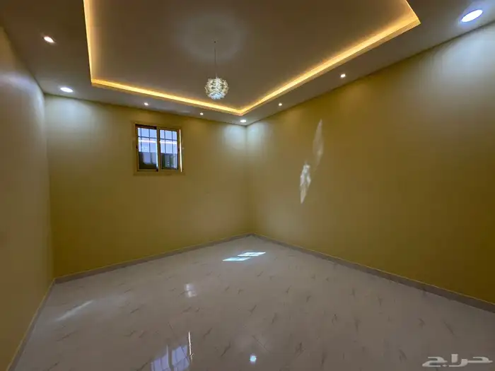 للبيع دورين درج بحي الوادي المربع الثاني 8