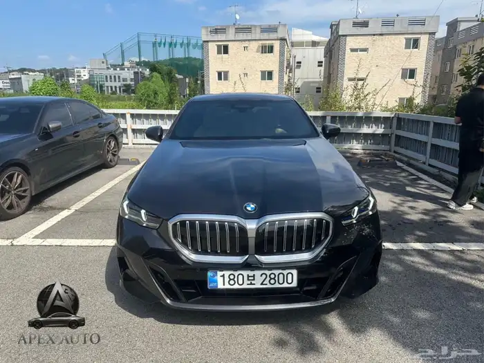 عرض حصري BMW 520 i mKit 2025 داخلي اوف وايت كرستال 2