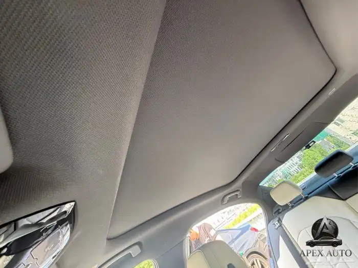 عرض حصري BMW 520 i mKit 2025 داخلي اوف وايت كرستال 28