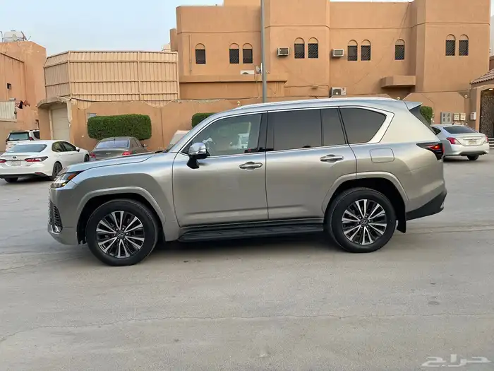 جيب لكسز LX600 موديل 2024 16