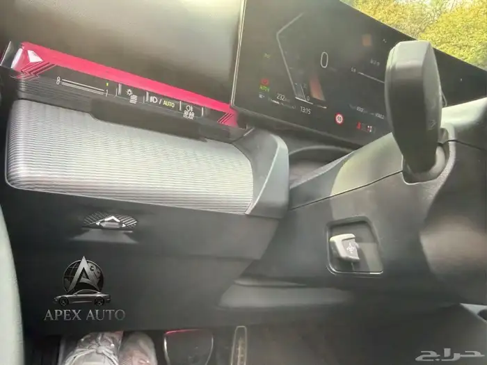 عرض حصري BMW 520 i mKit 2025 داخلي اوف وايت كرستال 20