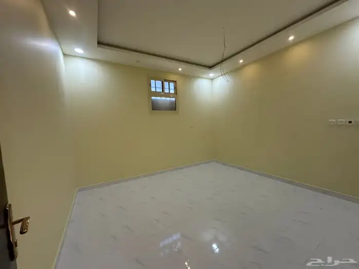 للبيع دورين درج بحي الوادي المربع الثاني 6