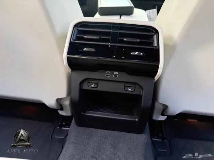 عرض حصري BMW 520 i mKit 2025 داخلي اوف وايت كرستال 22