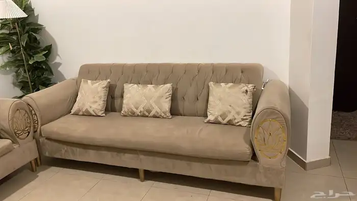 1- كنب أربع قطع 2- زوليه (فرشه) 3- فرن كهربائي 4- مكنسه ( شغ 0