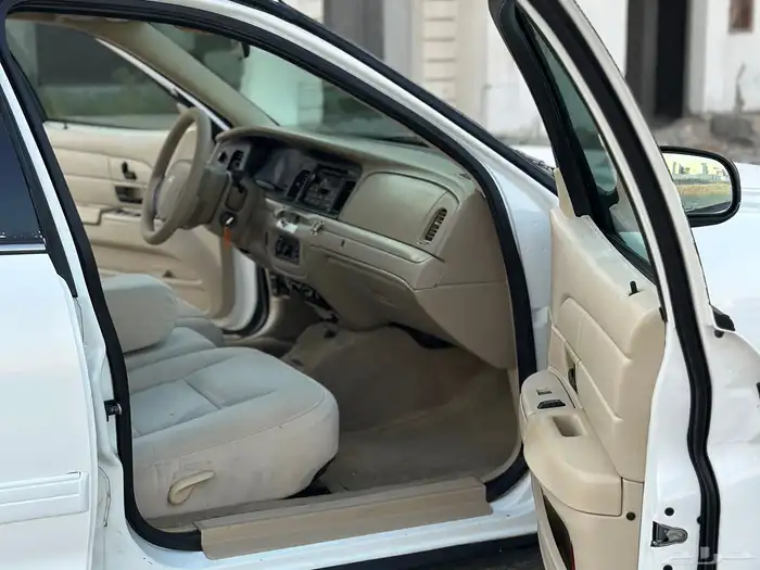 فورد فكتوريا - بوليسي - 2011 11