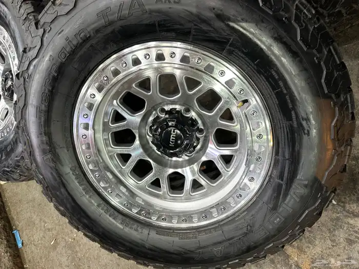 جنوط كي ام سي 6 مسمار فرد f150 مع كفرات نص حجري مقاس17 18