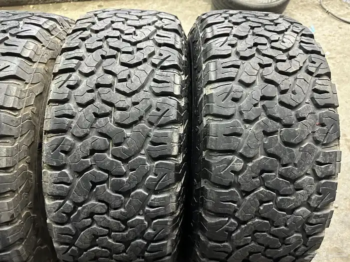 جنوط كي ام سي 6 مسمار فرد f150 مع كفرات نص حجري مقاس17 13