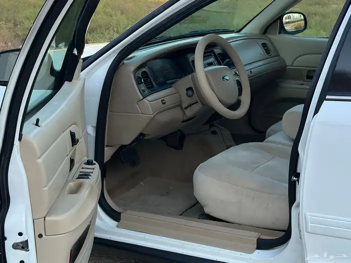 فورد فكتوريا - بوليسي - 2011 8