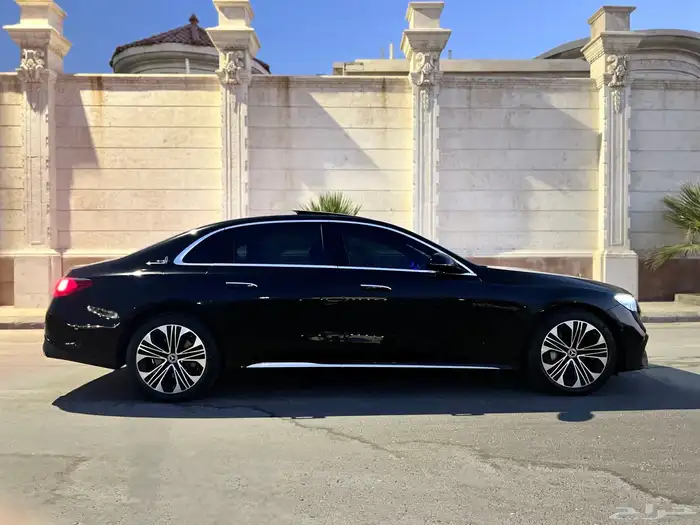 مرسيدس E300L لارج 2024 قمة النظافة مالك اول بحالة الوكالة 17