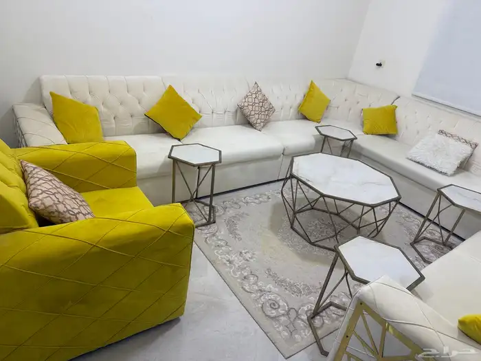 ركنة عمولة مستعملة خفيف لون اوف وايت 0