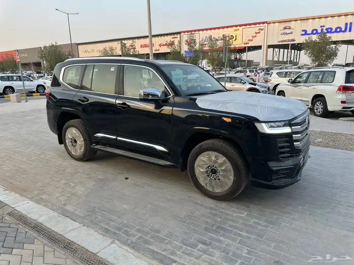 تويوتا لاندكروزر الموديل2025 فل كامل ورد الكويتVX.S 2