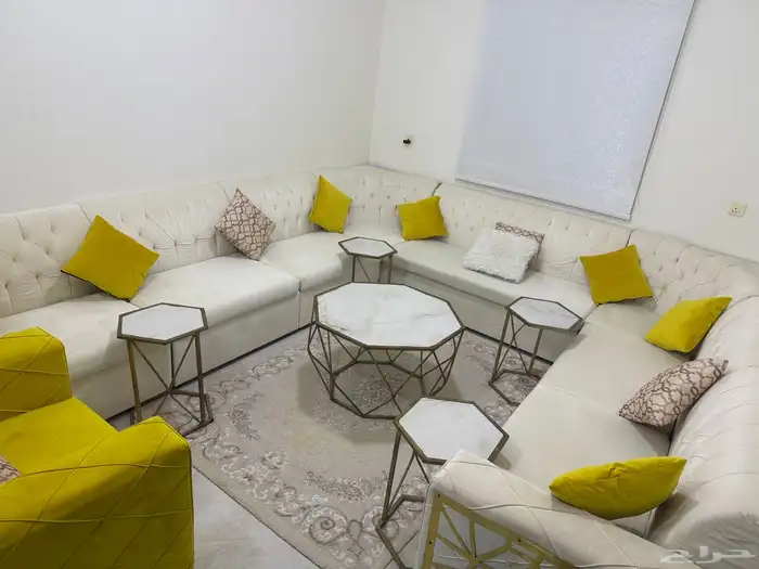 ركنة عمولة مستعملة خفيف لون اوف وايت 2