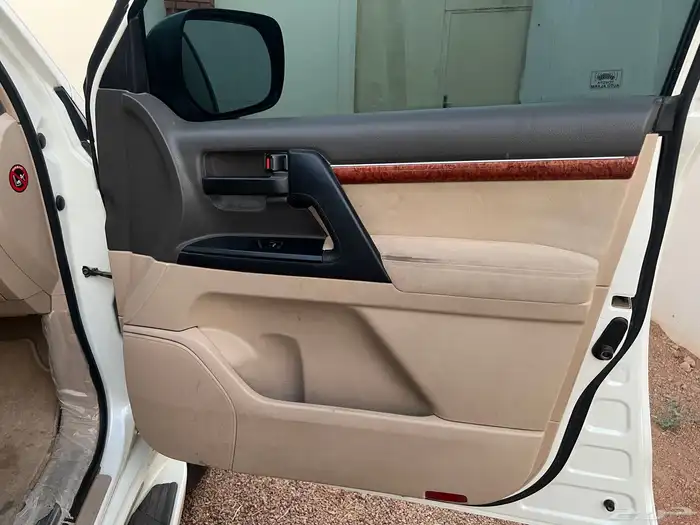 لاندكروزر هدد 2012 نظيف 16