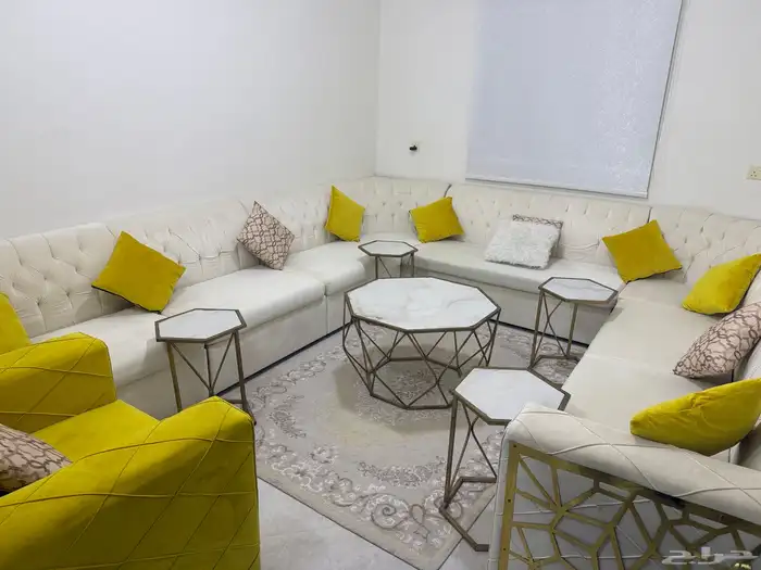 ركنة عمولة مستعملة خفيف لون اوف وايت 6