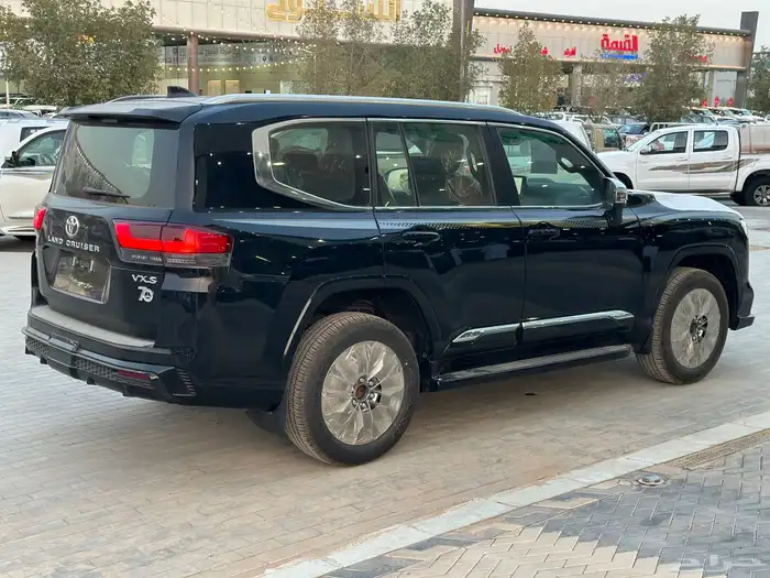 تويوتا لاندكروزر الموديل2025 فل كامل ورد الكويتVX.S 6