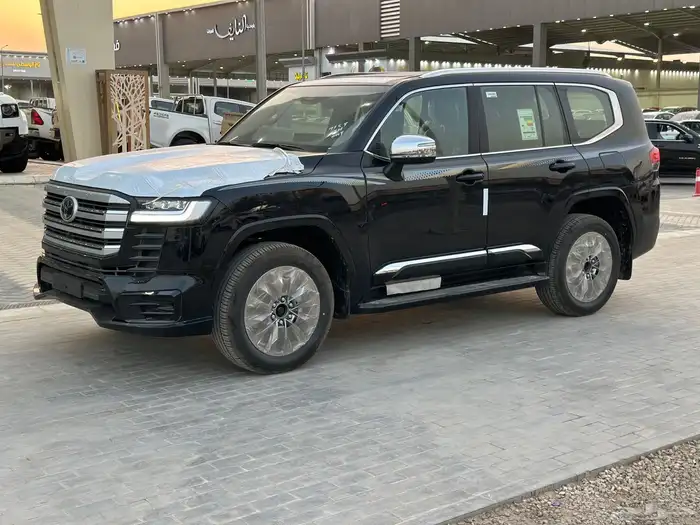 تويوتا لاندكروزر الموديل2025 فل كامل ورد الكويتVX.S 1