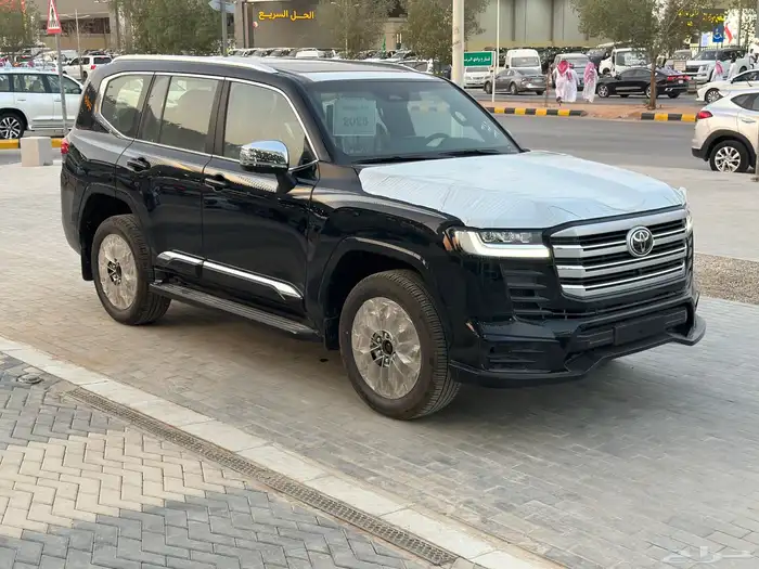 تويوتا لاندكروزر الموديل2025 فل كامل ورد الكويتVX.S 8