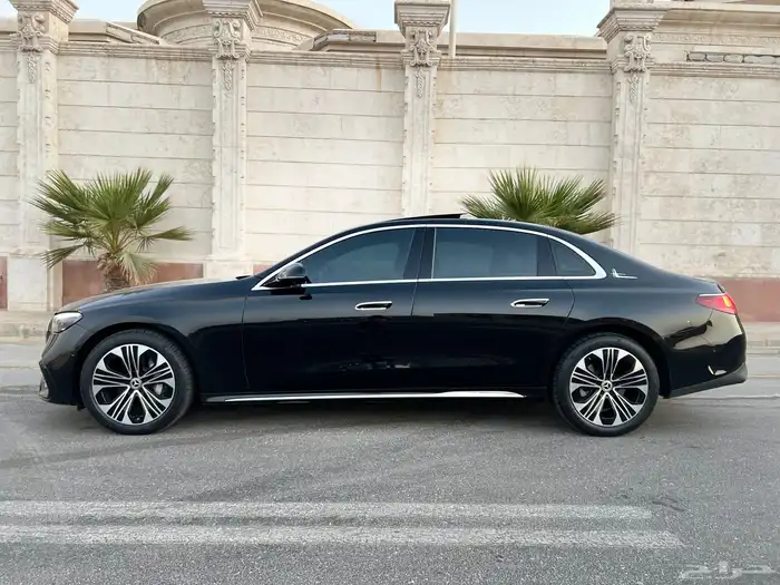 مرسيدس E300L لارج 2024 قمة النظافة مالك اول بحالة الوكالة 6
