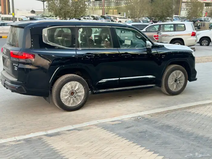 تويوتا لاندكروزر الموديل2025 فل كامل ورد الكويتVX.S 15