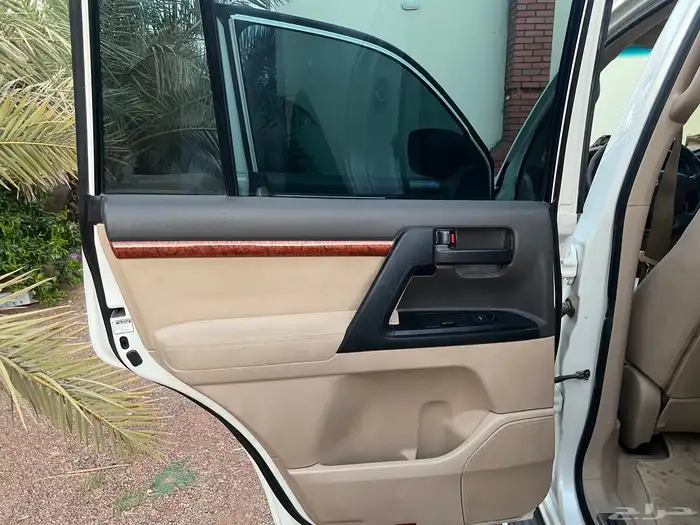 لاندكروزر هدد 2012 نظيف 15