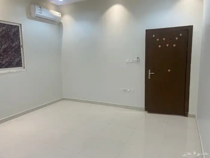 شقة دور اول بفله خاصة بالملقا 8