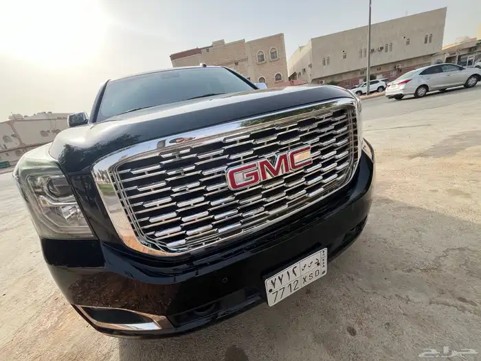 GMC يوكن فل كامل SLT 2018 7