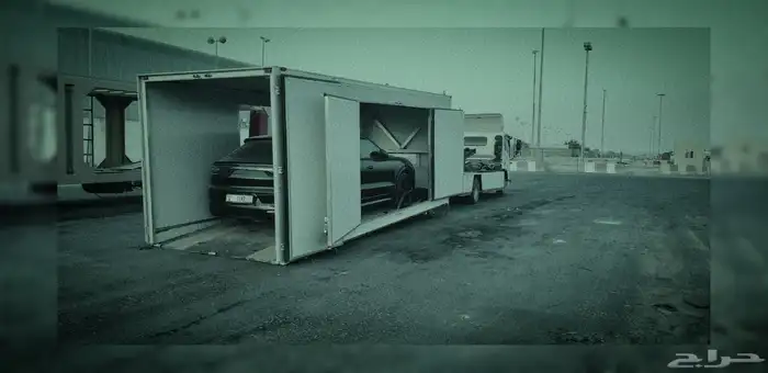 سطحه من جده إلى دبي وبلعكس 3