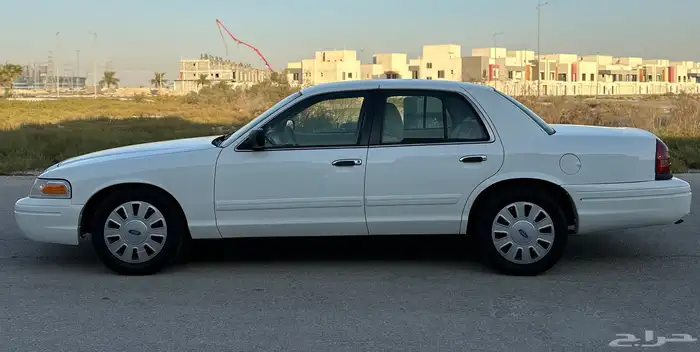 فورد فكتوريا - بوليسي - 2011 7