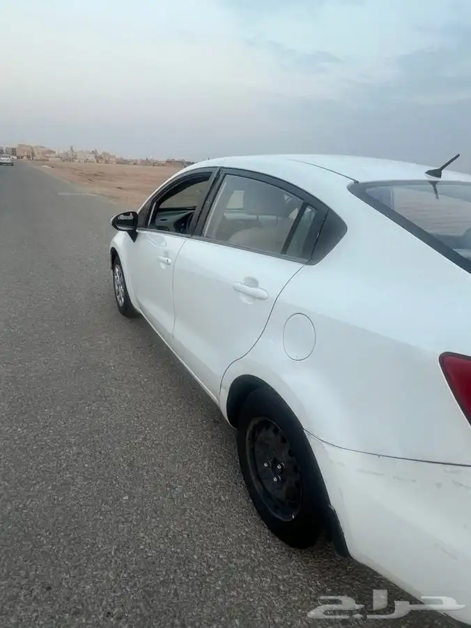 للبيع كيا ريو 9