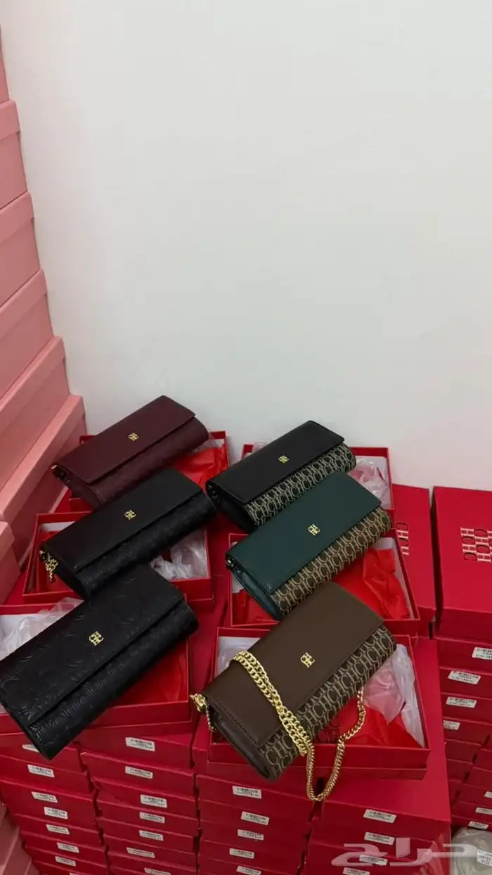 مطلوب مندوبات ومسوقات شنط وشوزات 1