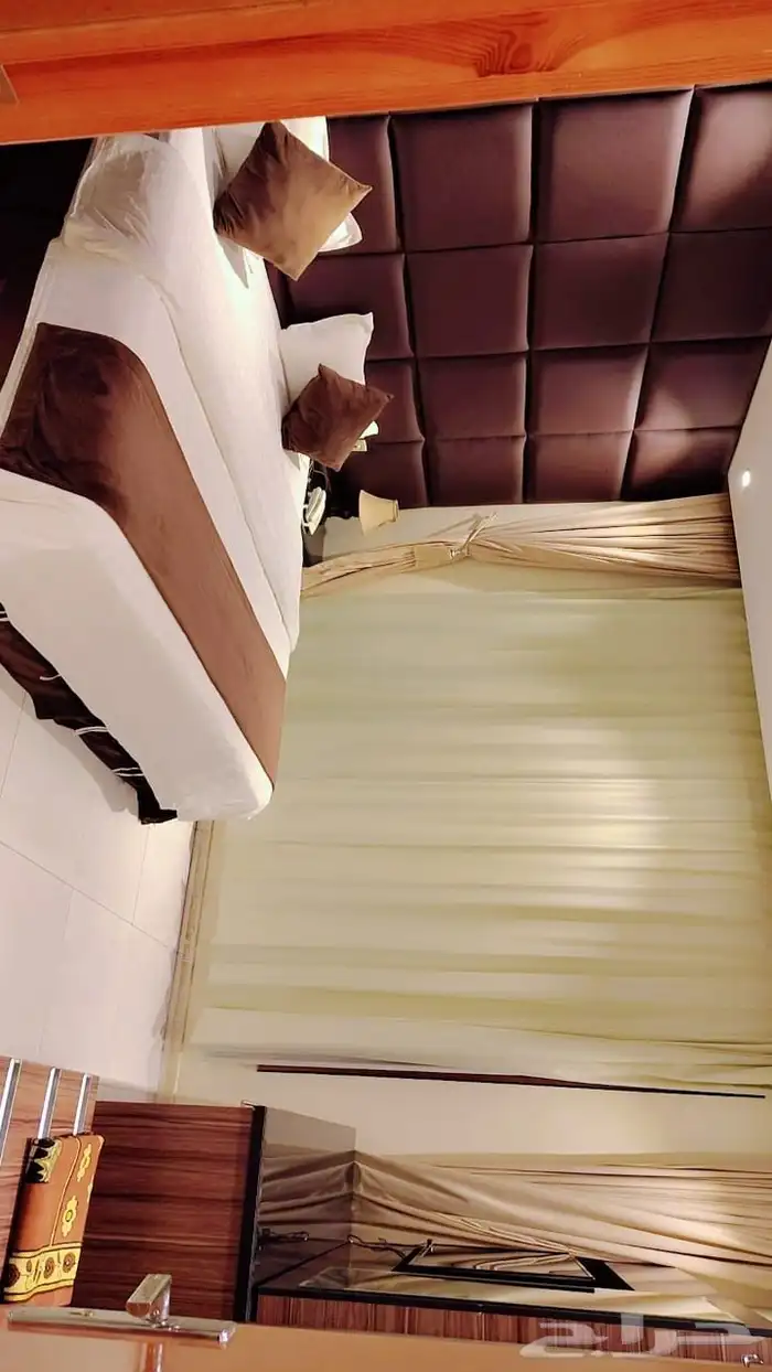 شقه للإيجار عزاب وعوايل شهري او سنه ابها و الخميس 23