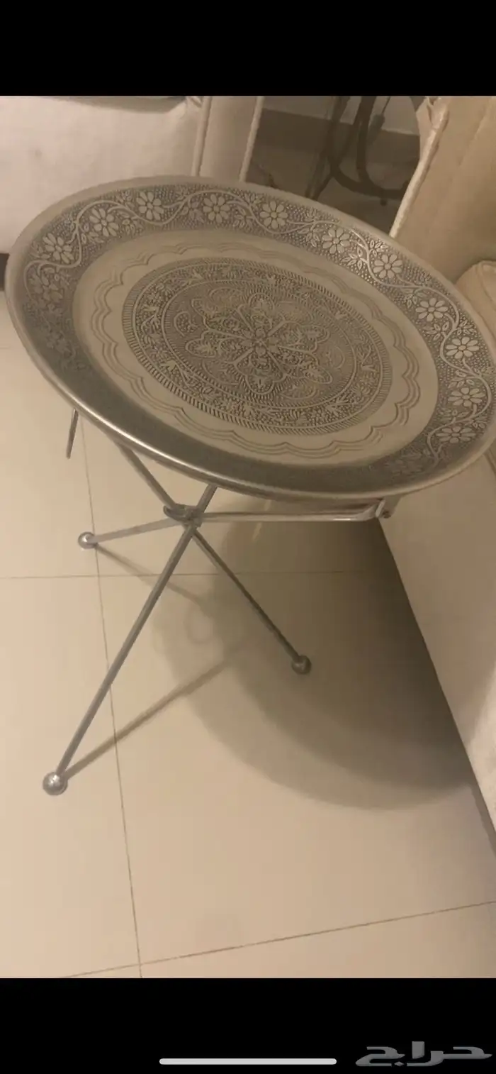 طاولات خدمه ب300 1