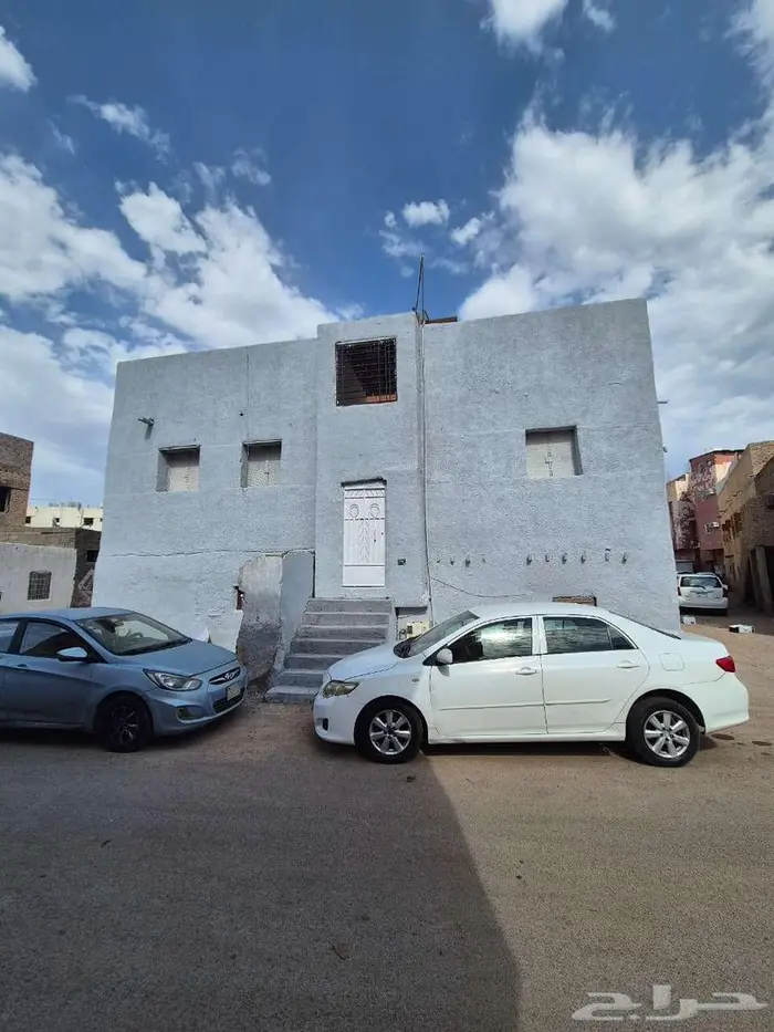للبيع بيت دورين على 3 شوارع مجدد بالكامل 224 م قريب الحرم 0