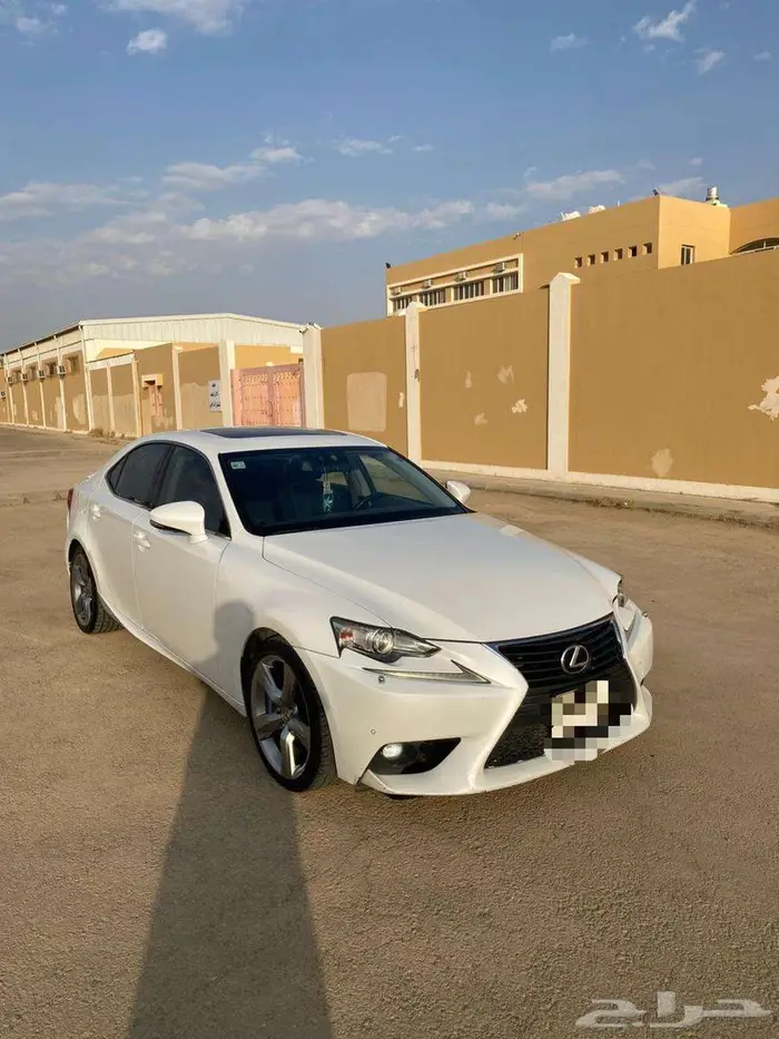 لكزس is350 2015 ماشية 200 الف شرط 5