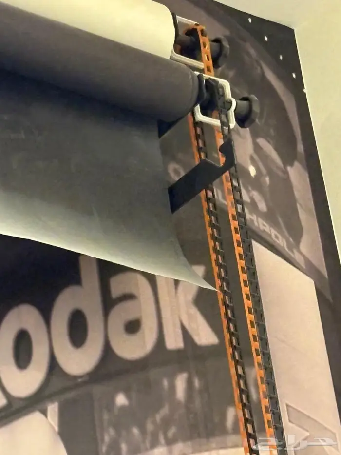 ستاند جداري للتصوير مع رولتين ورق 1