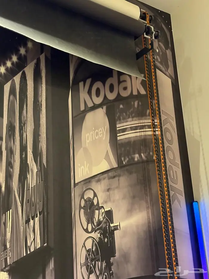 ستاند جداري للتصوير مع رولتين ورق 0