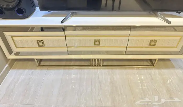 طاولة مستعملة من وودي 0