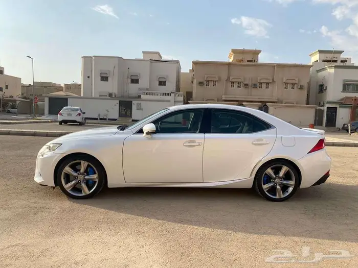 لكزس is350 2015 ماشية 200 الف شرط 2