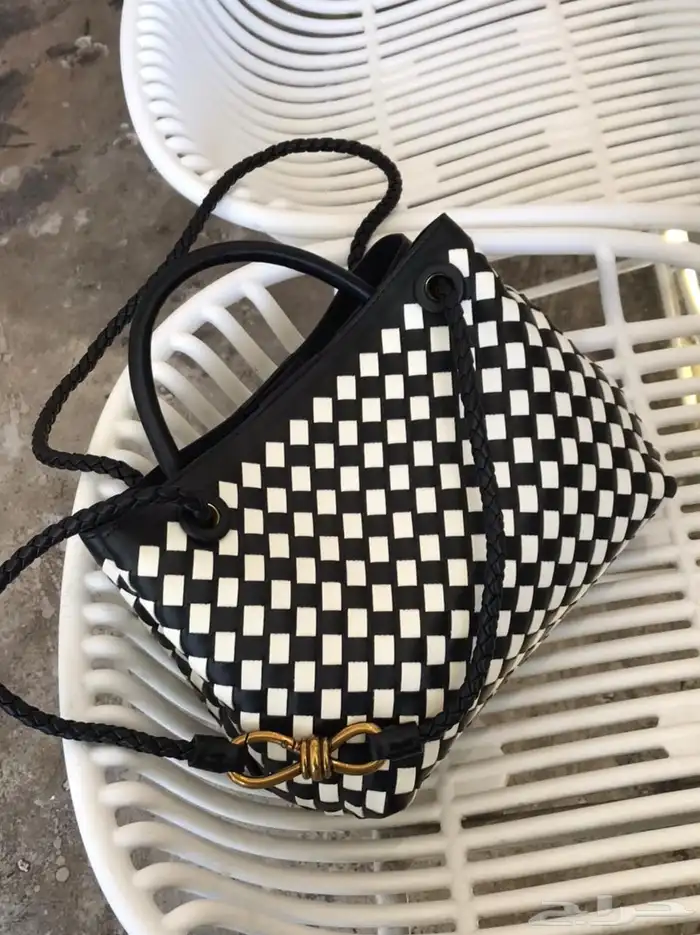 شنط ماركات العرض شنطين ب180  والنشطه ب115 فقط 45