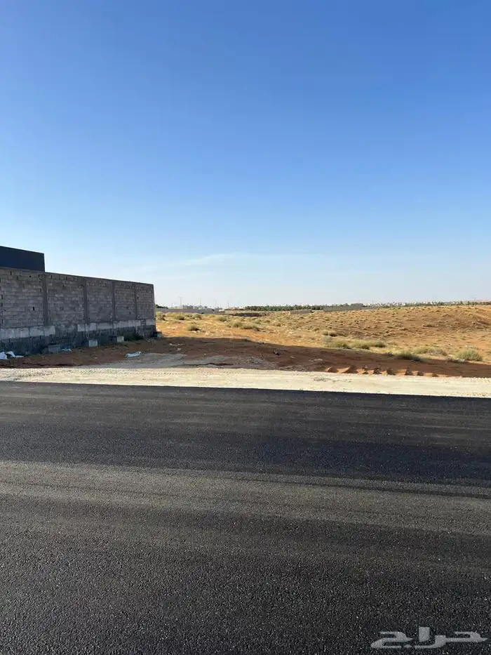 للبيع أرض في حي الجامعه 0